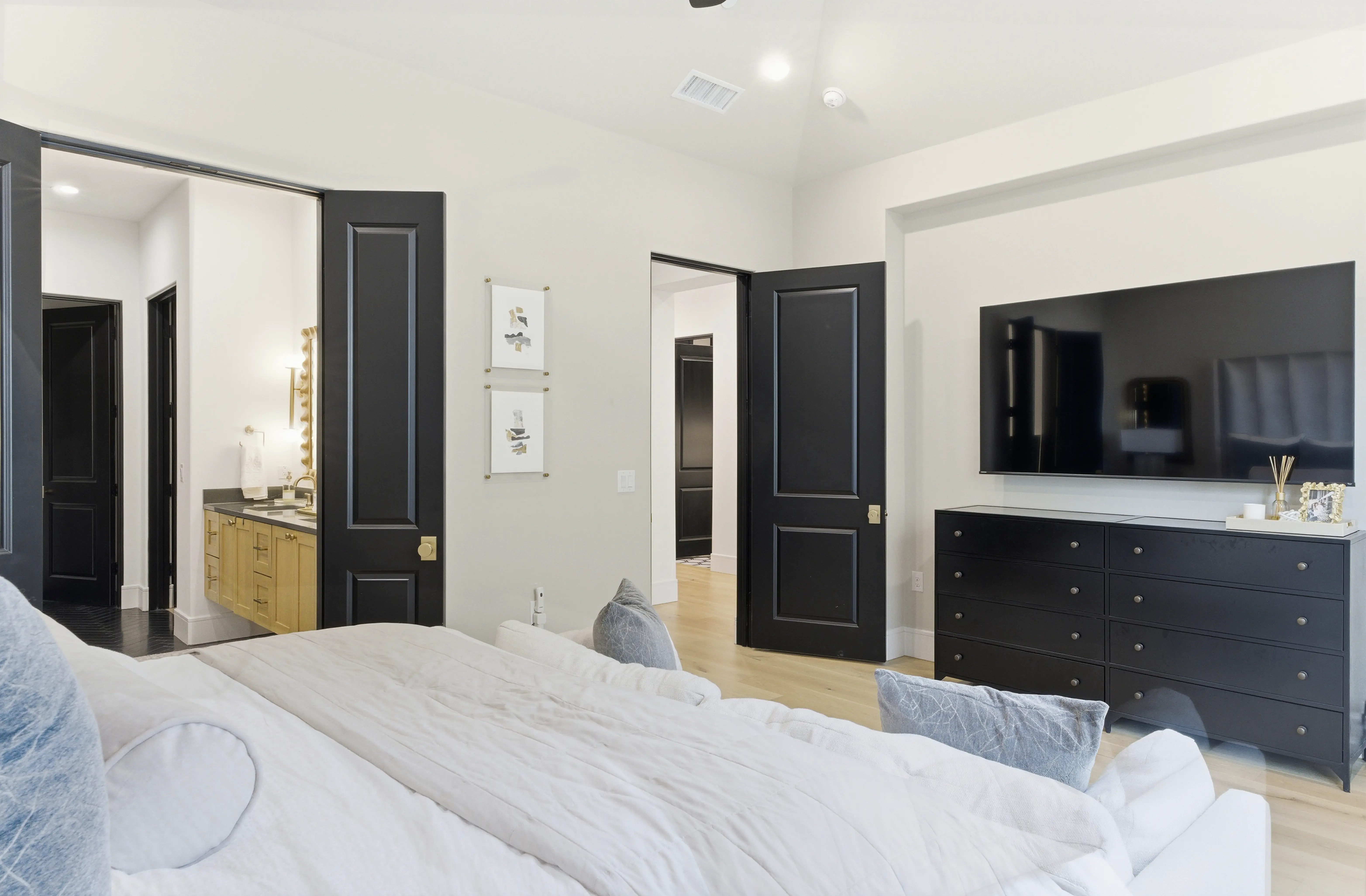 Primary suite alternate view
